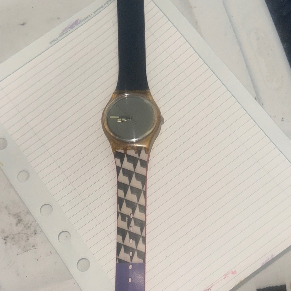Black and Gold Geometric Strap Watch - Modern Wearable